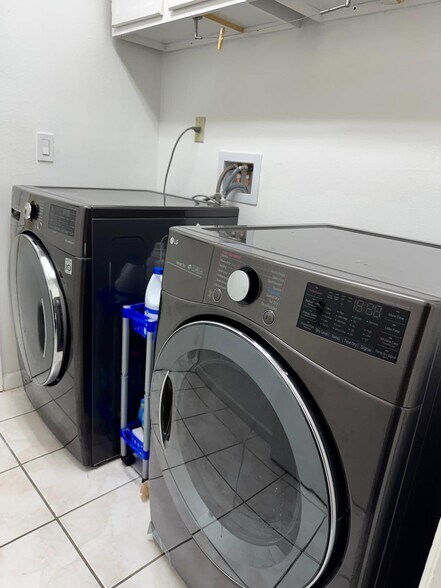 Building Photo - 684 Starstone Dr