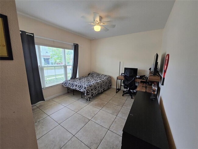 Building Photo - 2246 Waukegan Dr