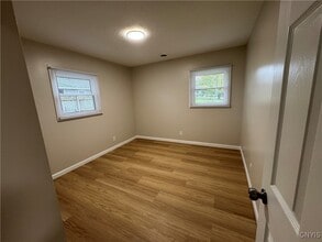 Building Photo - 304 Birchwood Blvd