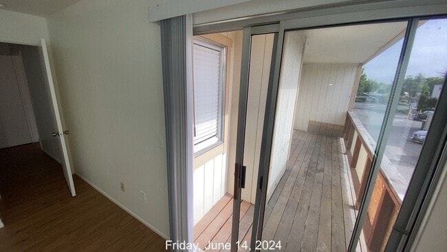Building Photo - 2 Bed/1.5 Bath Updated Condo Near SMART/Hwy 101/Raleys Shopping Plaza/Washer-Dryer in Unit