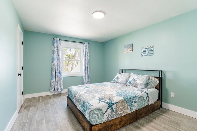 Building Photo - Fully Renovated Beachside Beauty – Walk to...