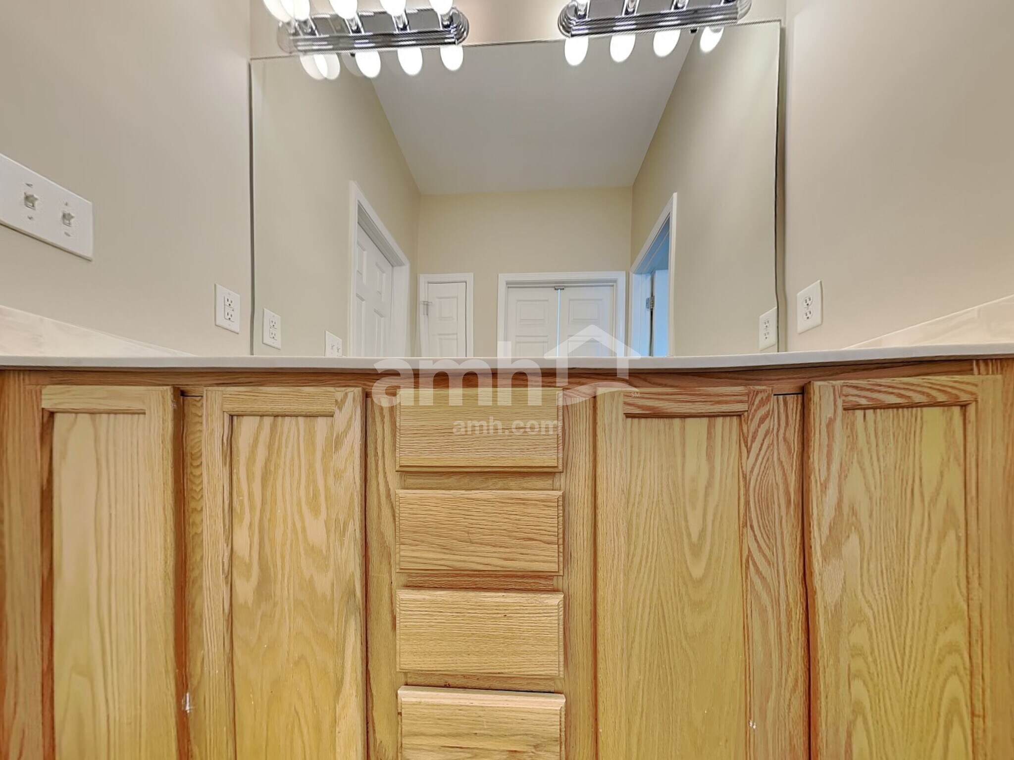 Building Photo - 216 Haywood Ln