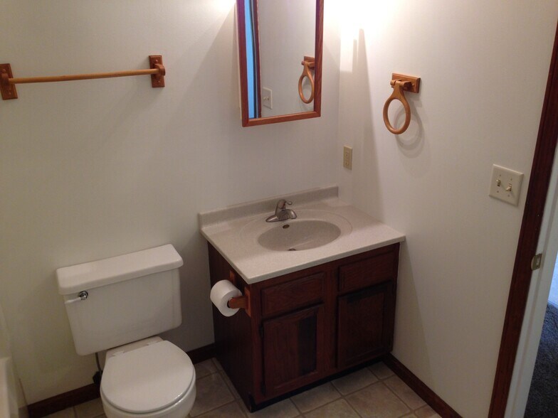 Building Photo - 1884 Shawnee Dr