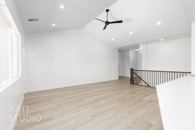 Building Photo - Brand New 3 Bed / 2 Bath Duplex – Modern L...