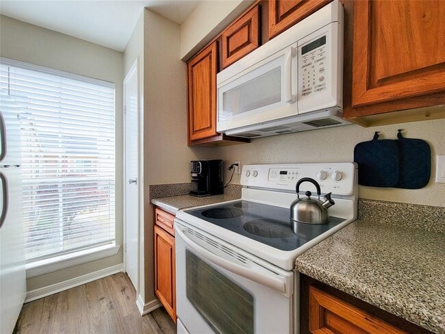 Building Photo - 3506 Cove View Blvd