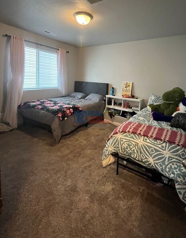 Building Photo - 420 Ryan Ave