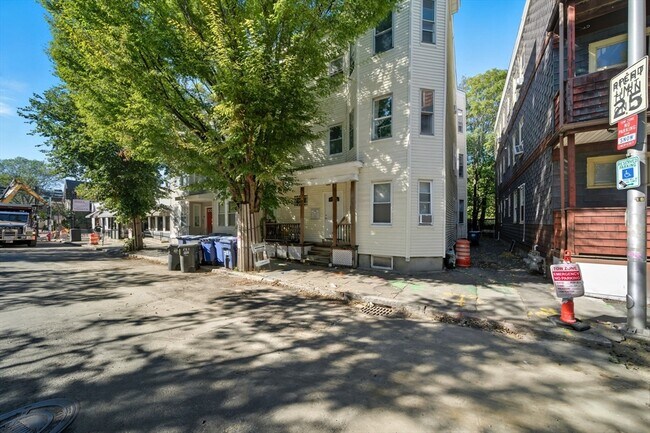 Building Photo - 281 River St