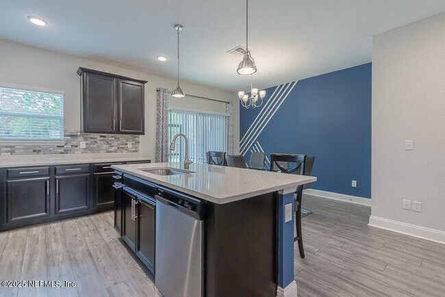 Building Photo - 14056 Sterely Ct S