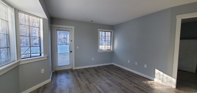 Building Photo - Beautifully Upgraded 1-Bedroom Condo in Do...