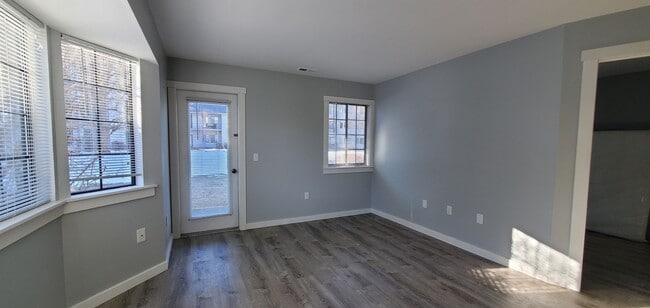 Building Photo - Beautifully Upgraded 1-Bedroom Condo in Downtown Traverse City