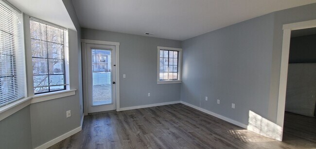 Building Photo - Pet-Friendly Upgraded Condo w/ 1-Bedroom & Office in Downtown Traverse City