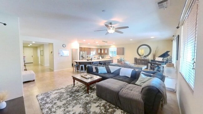 Building Photo - 848 Reyana Way