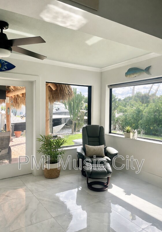 Building Photo - 2264 SE 10th Ct