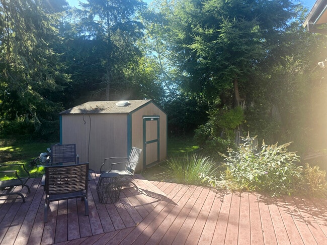 Building Photo - 8455 S Victoria Ave