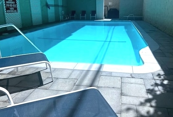 Building Photo - 11645 Montana Ave