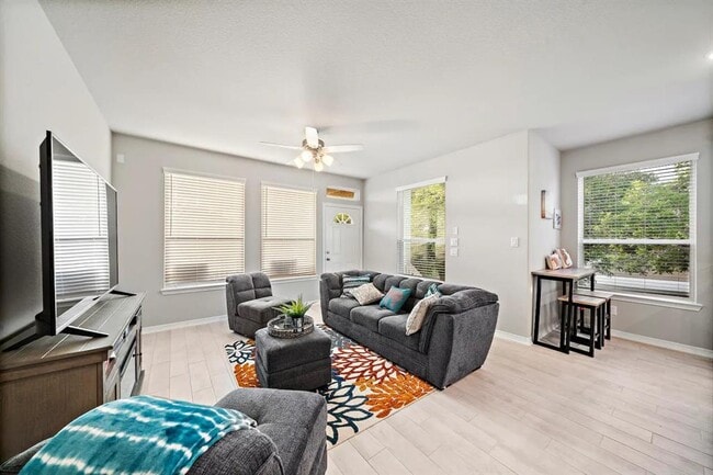 Building Photo - 714 Lee St