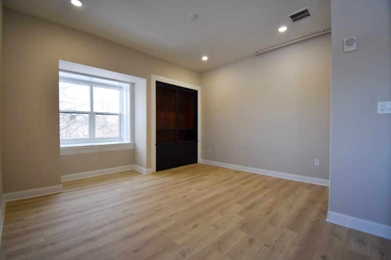 Building Photo - 1030 N 48th St