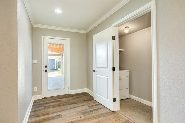 Building Photo - 1614 Avenue F