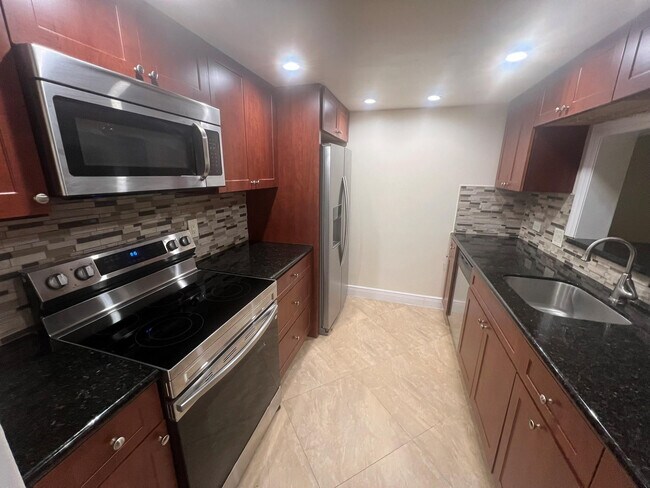 Building Photo - 3192 N Pine Island Rd