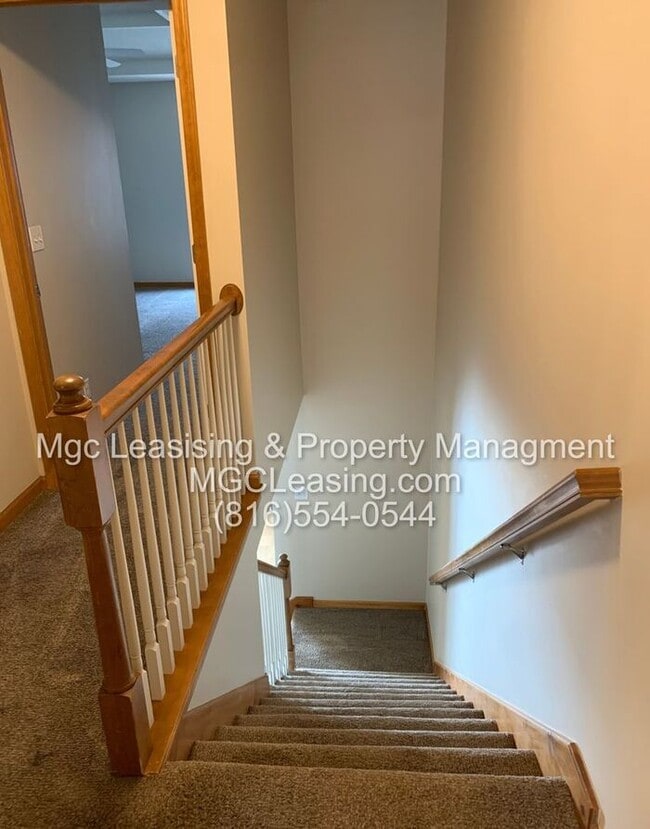 Building Photo - Spacious Duplex Living in Lee’s Summit—Two Living Areas & Garage - $500 Rent Credit ask me how!