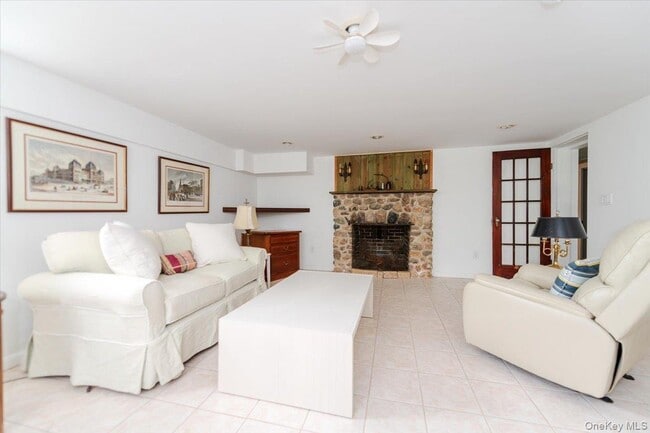 Building Photo - 100 W Shore Dr