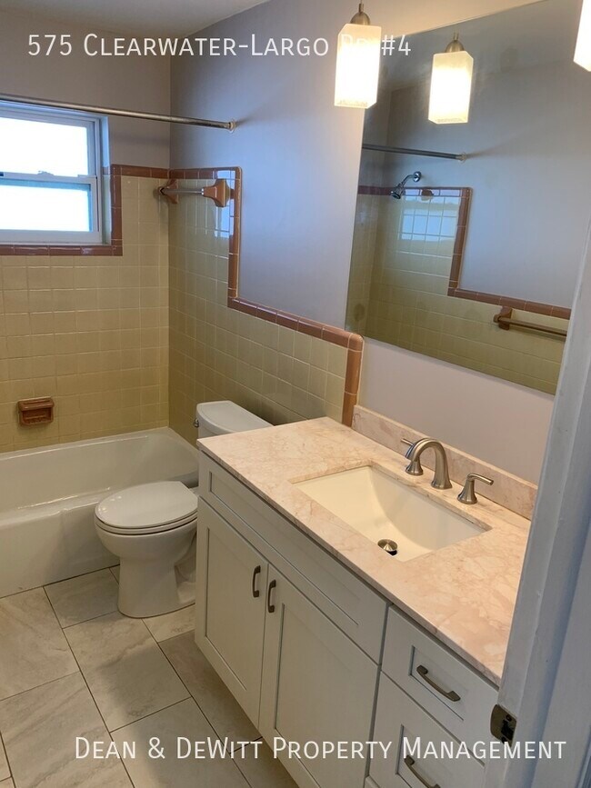 Building Photo - 575 Clearwater Largo Rd