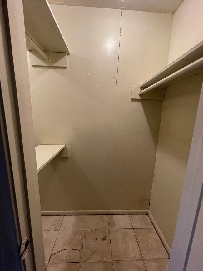 Building Photo - 9434 Tooley Dr