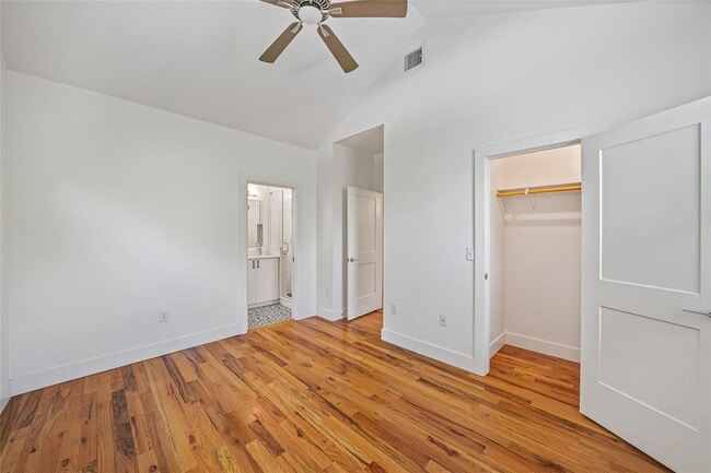 Building Photo - 600 W Odell St