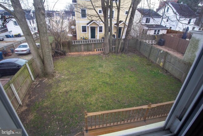 Building Photo - 234 E Linden St