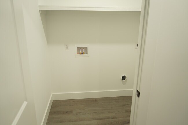 Building Photo - 781 Berry Rd