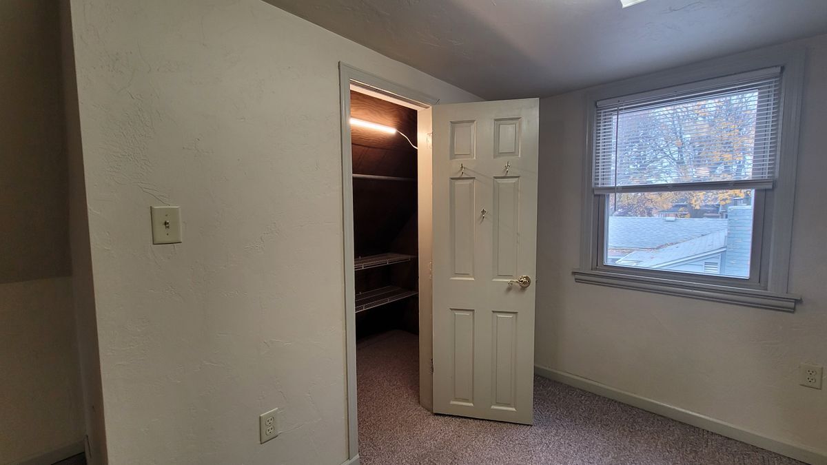 Building Photo - 1731 Deckner Ave