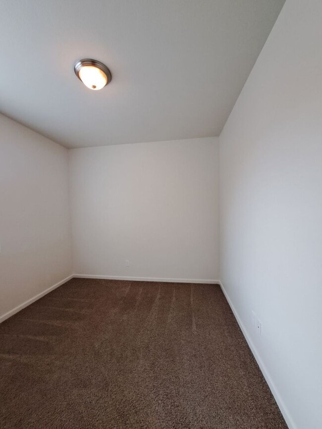 Building Photo - Single Level 3BR Home w/ Backyard in Clovis!