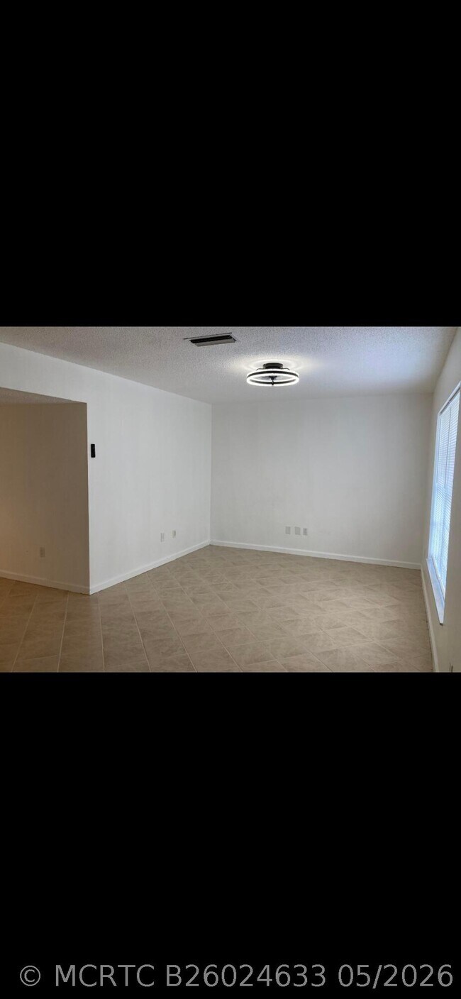 Building Photo - 1243 Kinglet Terrace