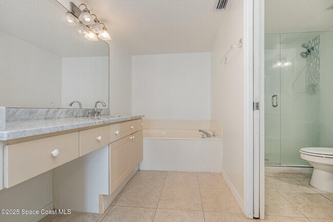 Building Photo - 1575 N Hwy A1A