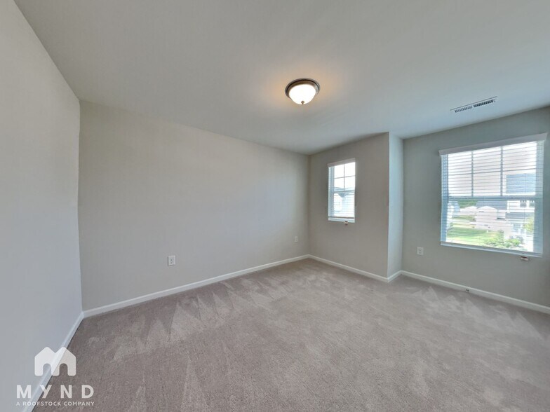 Building Photo - 1621 Trembley Pk Dr