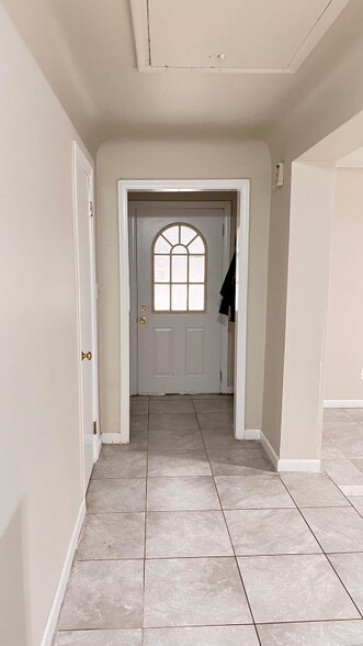 Building Photo - 25323 Orchard Lake Rd