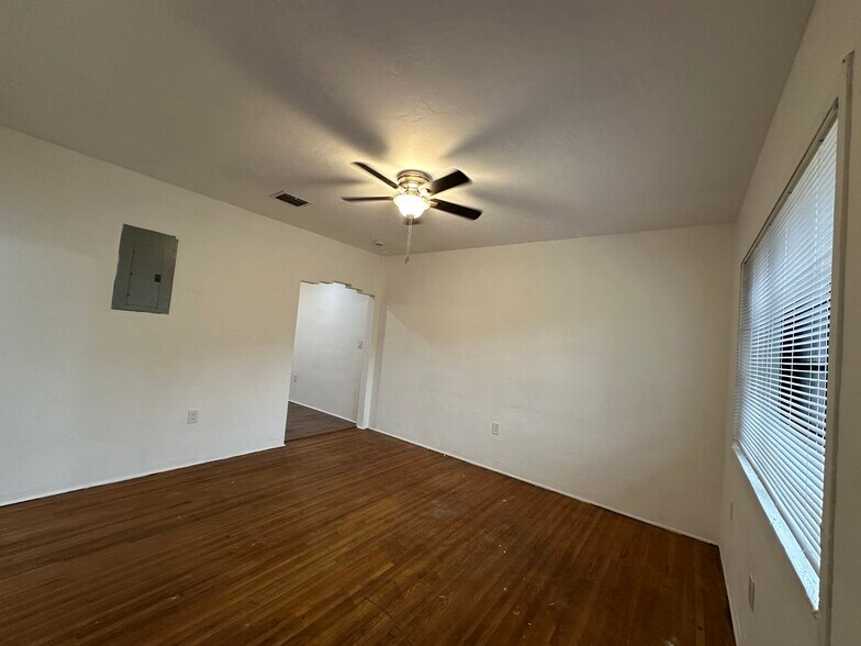 Building Photo - 5103 NW 8th Ave