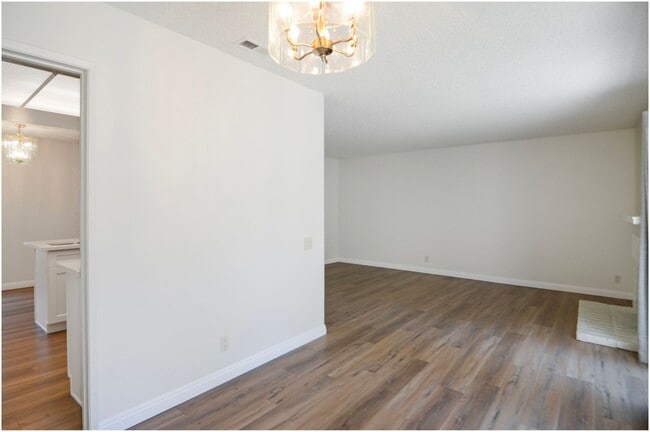 Building Photo - Sunny Ridge 3 Bedroom Home!