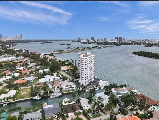 Building Photo - 11930 N Bayshore Dr