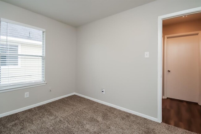Building Photo - 1419 Penny Royal Ct