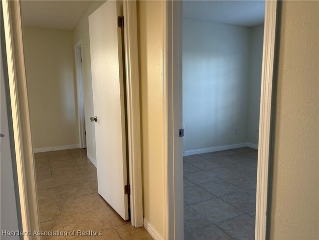 Building Photo - 4817 Vilabella Dr