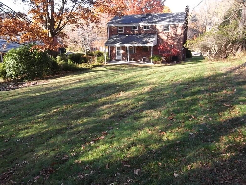 Building Photo - 2617 Bethel Crest Dr