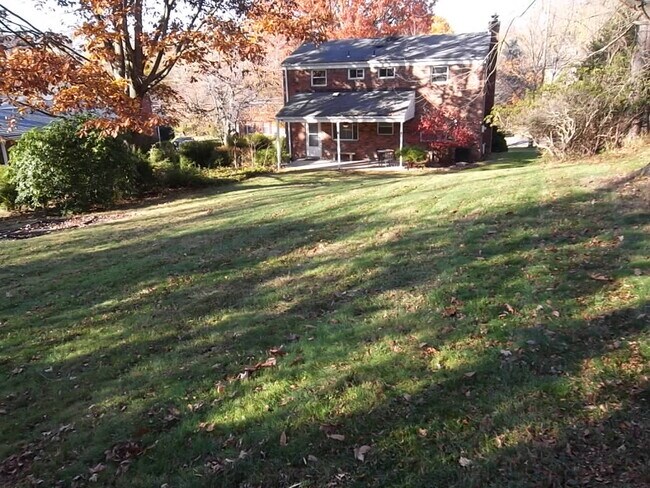 Building Photo - 2617 Bethel Crest Dr