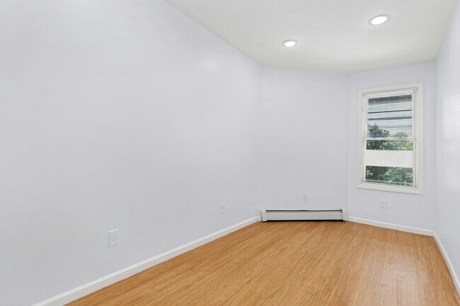 Building Photo - 344 Danforth Ave