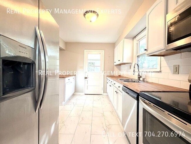 Building Photo - 1843 Camp Greene St