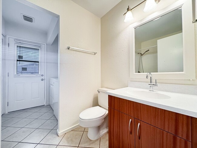 Building Photo - Mililani House with A/C