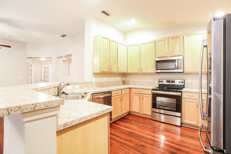 Building Photo - 1322 Dunns Lake Dr