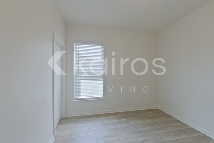 Building Photo - 117 Rainfall Ln