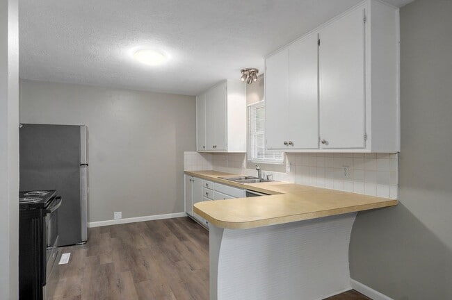 Building Photo - Adorable 3 bedroom, 1.5 bathroom home!