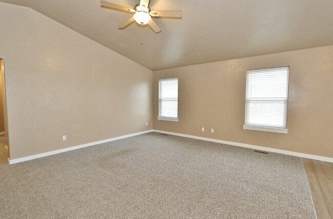 Building Photo - Spacious Single-Level Home on Cul-De-Sac